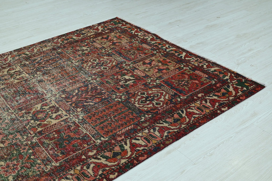 red Large rug 5' 0" x 9' 8"