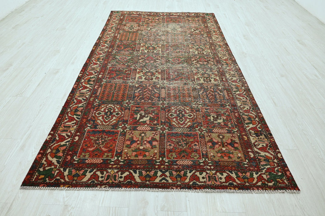 red Large rug 5' 0" x 9' 8"