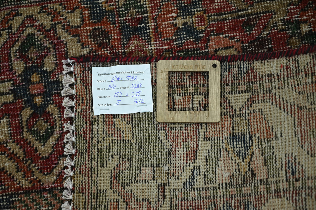 red Large rug 5' 0" x 9' 8"