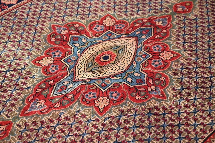 brown Large rug 5' 2" x 9' 9"