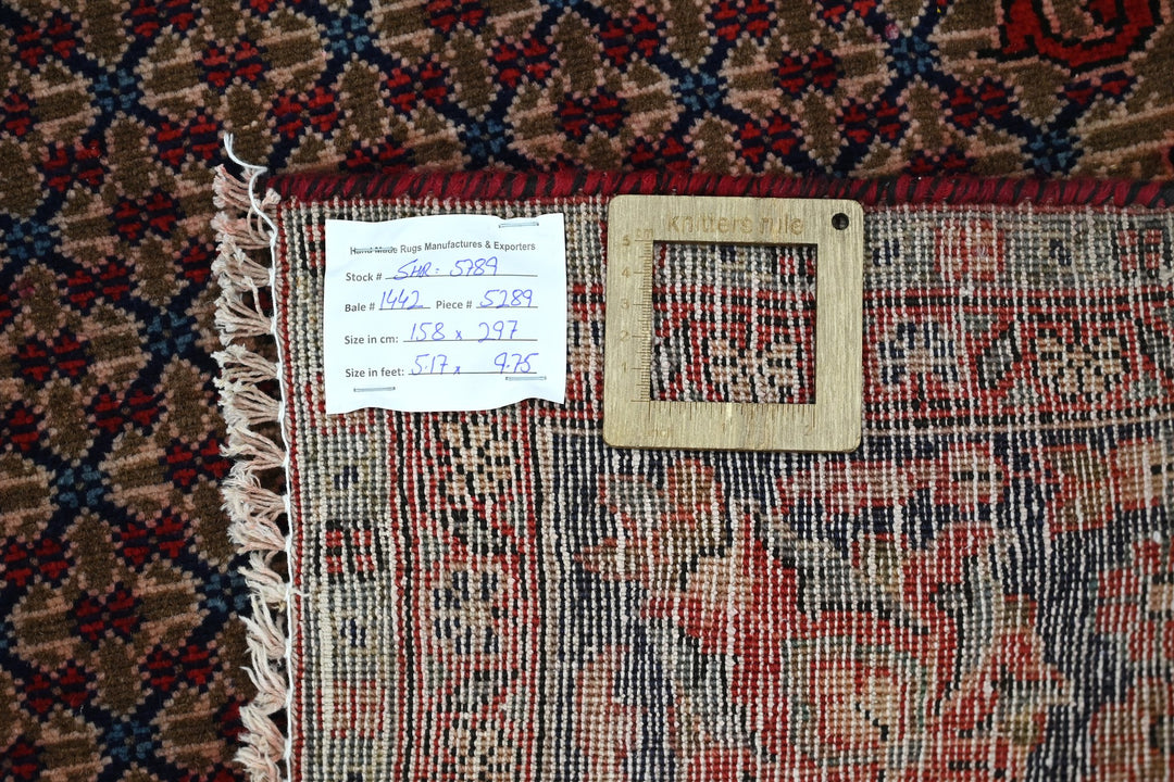 brown Large rug 5' 2" x 9' 9"