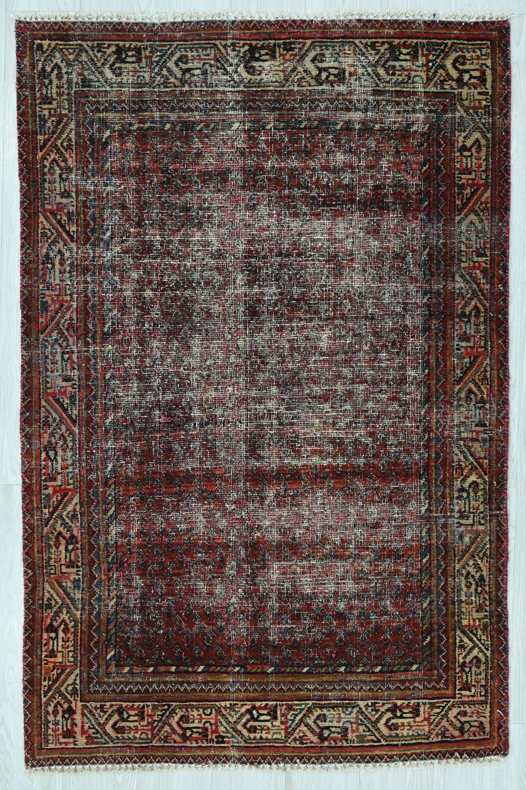 red Accent rug 3' 3" x 4' 9"