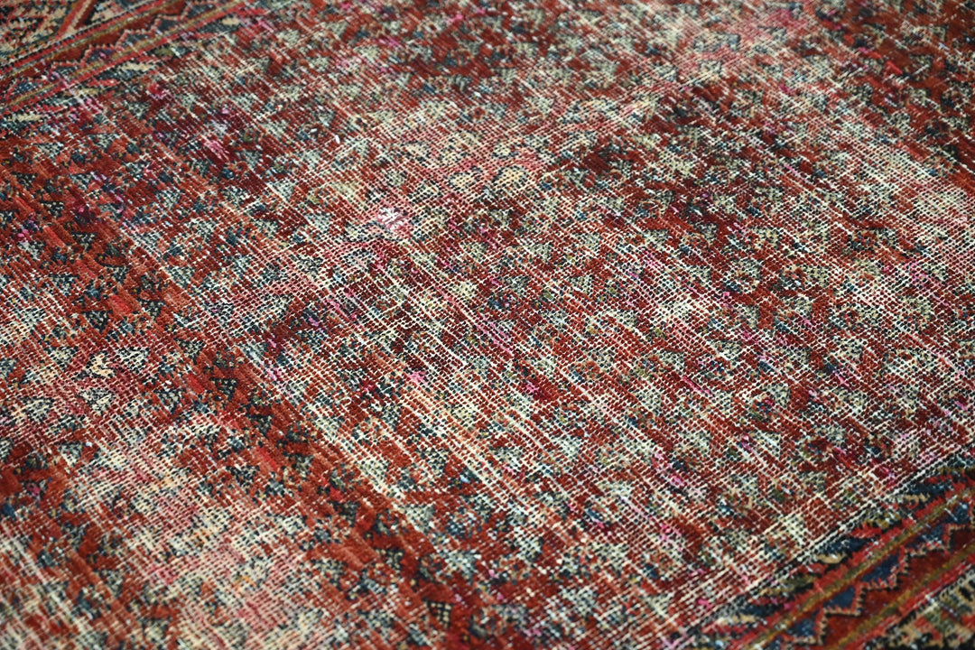 red Accent rug 3' 3" x 4' 9"