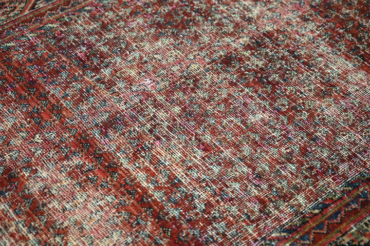 red Accent rug 3' 3" x 4' 9"
