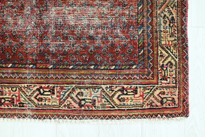 red Accent rug 3' 3" x 4' 9"