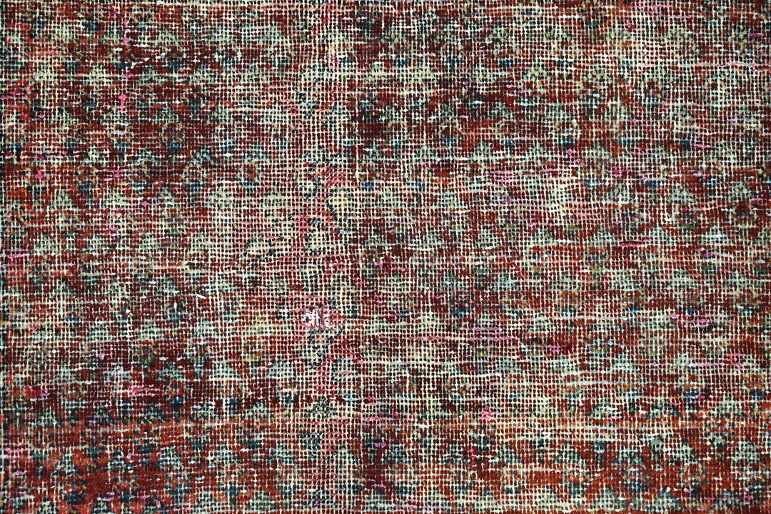 red Accent rug 3' 3" x 4' 9"