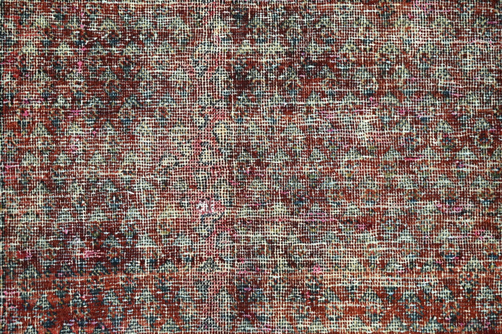 red Accent rug 3' 3" x 4' 9"