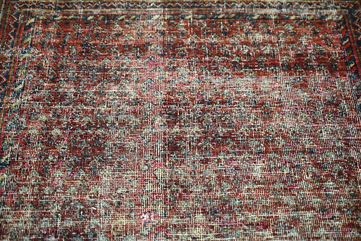 red Accent rug 3' 3" x 4' 9"