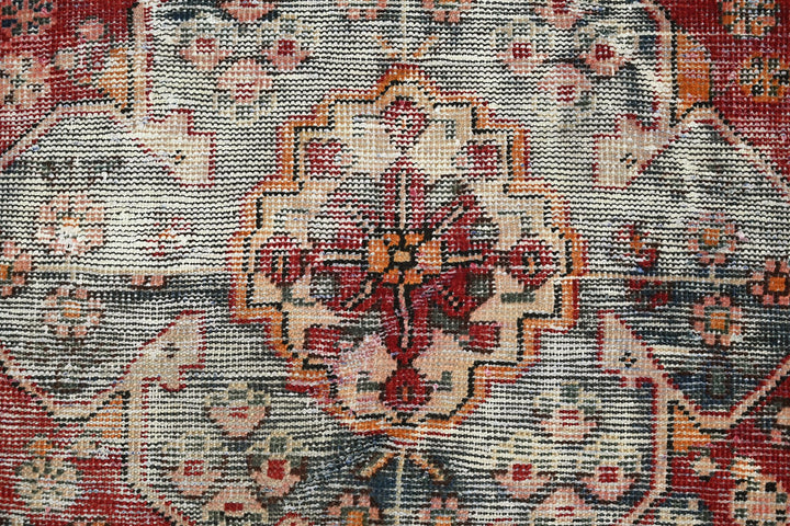red Accent rug 4' 0" x 5' 9"