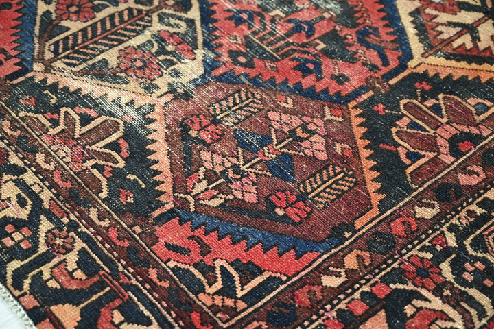 black Medium rug 6' 6" x 9' 0"