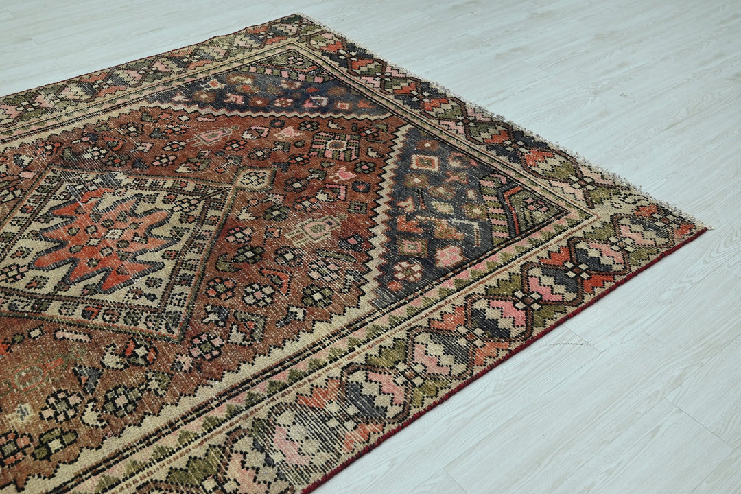 brown Medium rug 6' 0" x 8' 0"