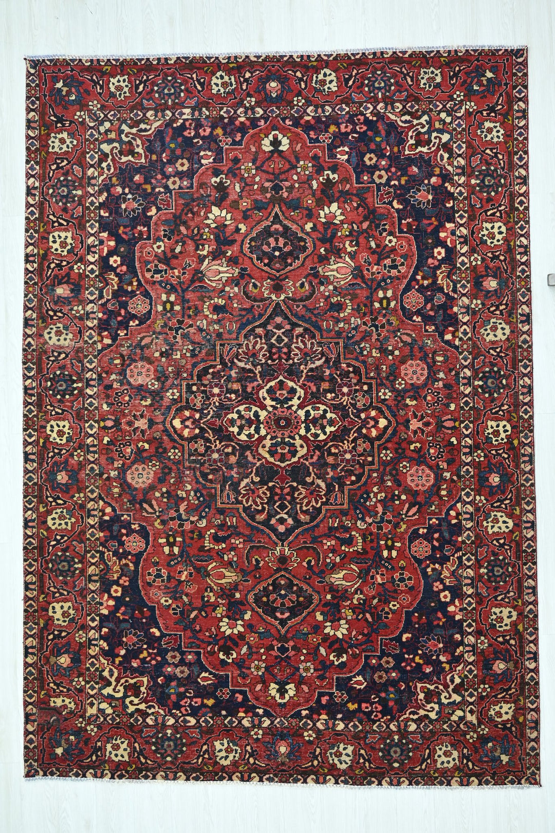red Large rug 6' 9" x 9' 10"