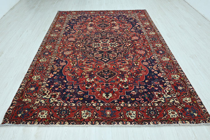 red Large rug 6' 9" x 9' 10"