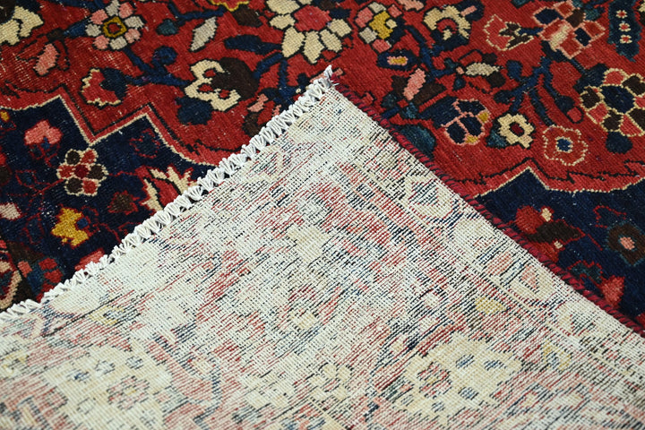 red Large rug 6' 9" x 9' 10"