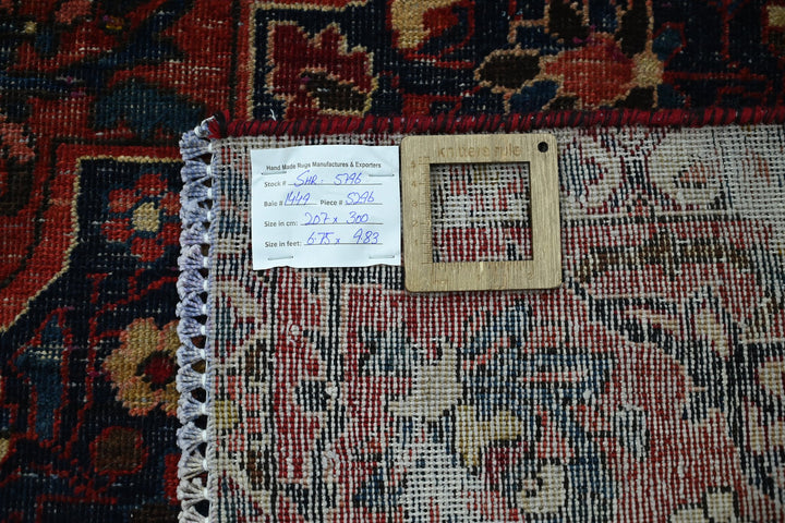 red Large rug 6' 9" x 9' 10"