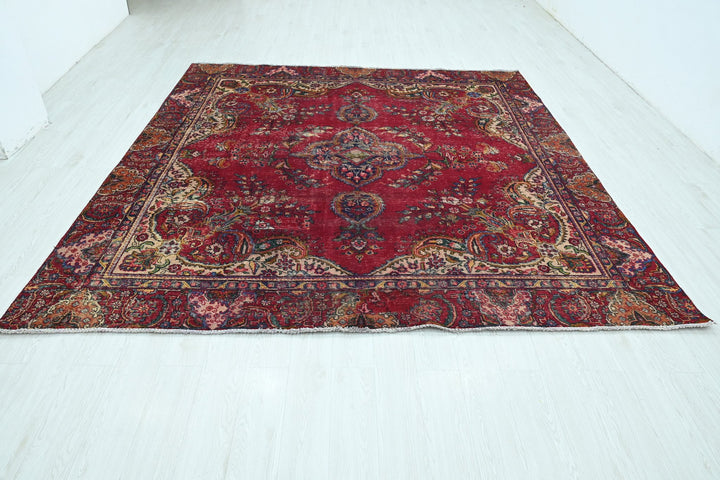 red Oversized rug 8' 10" x 9' 4"