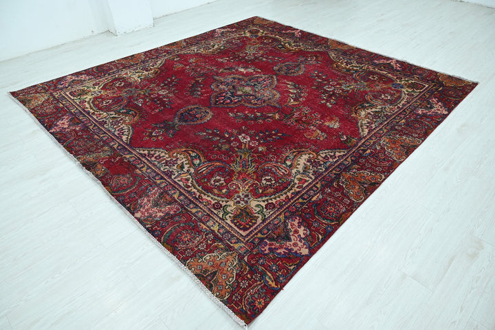 red Oversized rug 8' 10" x 9' 4"