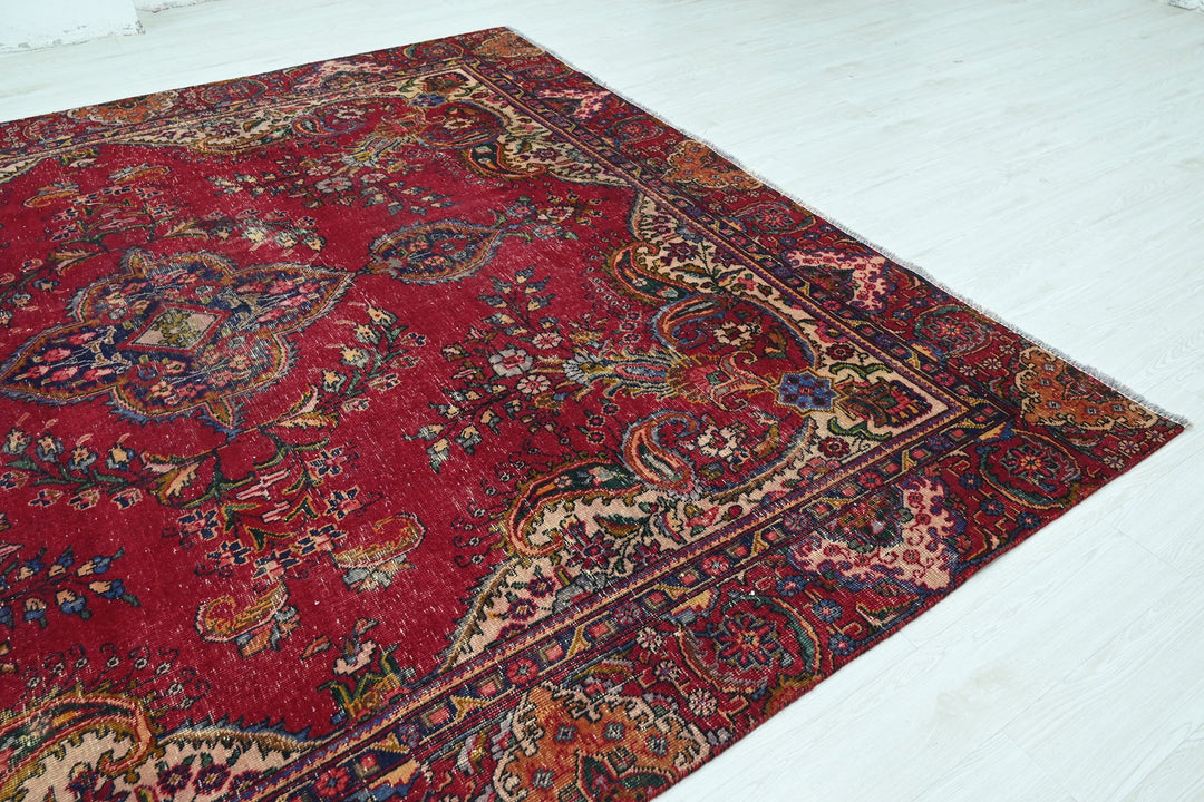 red Oversized rug 8' 10" x 9' 4"