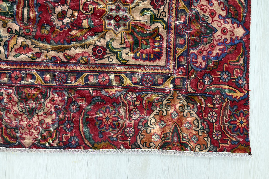 red Oversized rug 8' 10" x 9' 4"