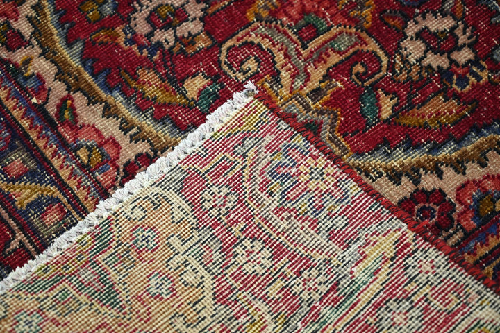 red Oversized rug 8' 10" x 9' 4"