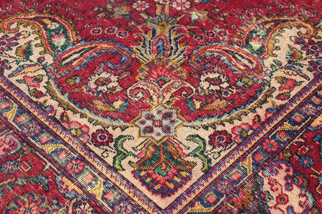 red Oversized rug 8' 10" x 9' 4"
