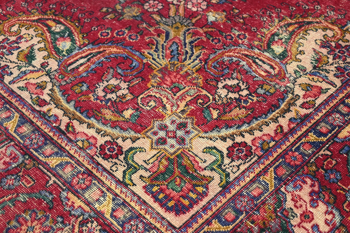 red Oversized rug 8' 10" x 9' 4"