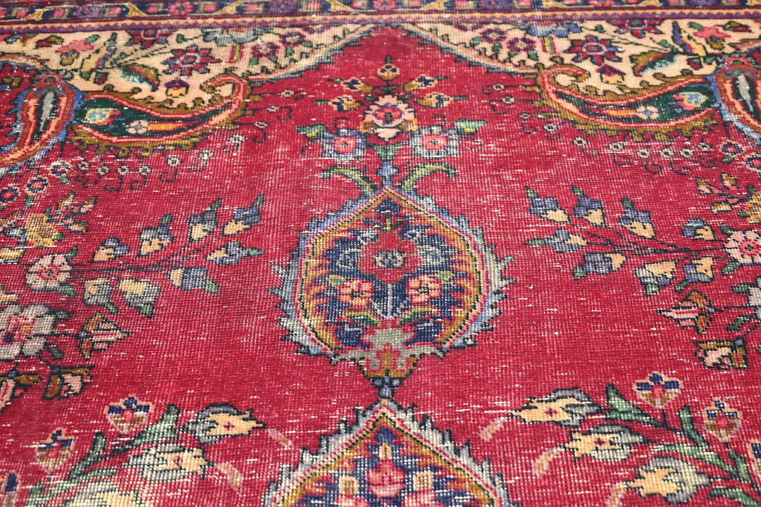 red Oversized rug 8' 10" x 9' 4"