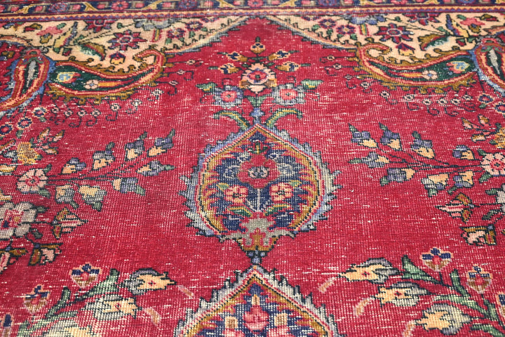 red Oversized rug 8' 10" x 9' 4"