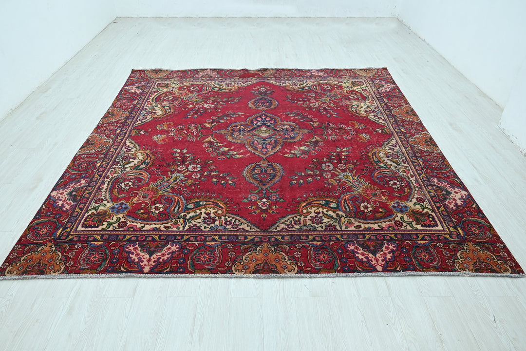 red Oversized rug 8' 10" x 9' 4"