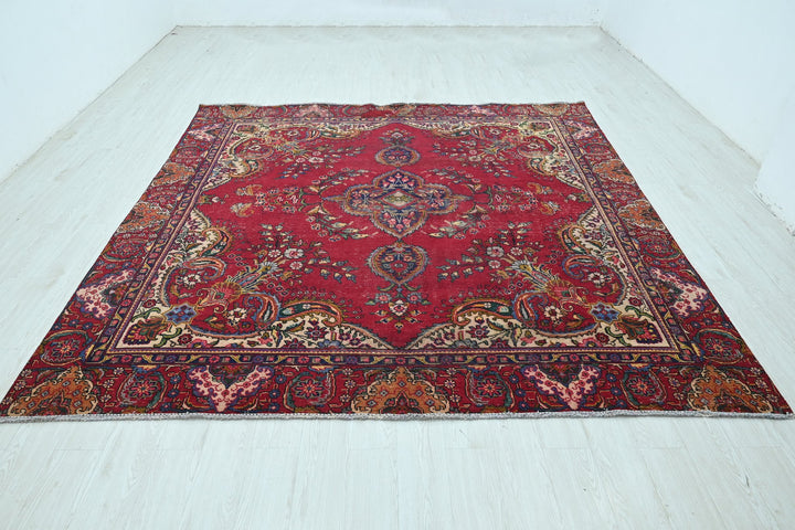 red Oversized rug 8' 10" x 9' 4"
