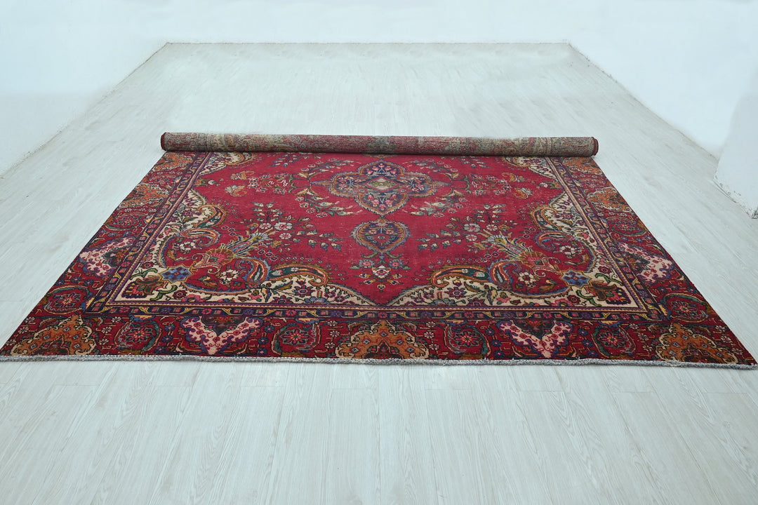 red Oversized rug 8' 10" x 9' 4"