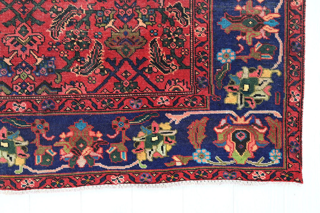 red Large rug 7' 5" x 9' 11"