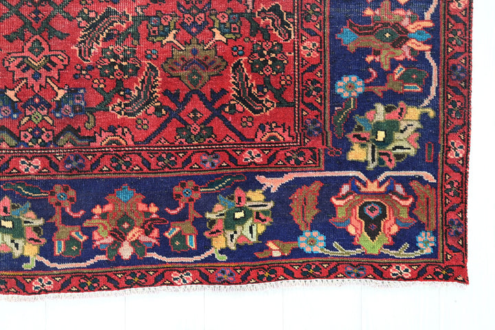 red Large rug 7' 5" x 9' 11"