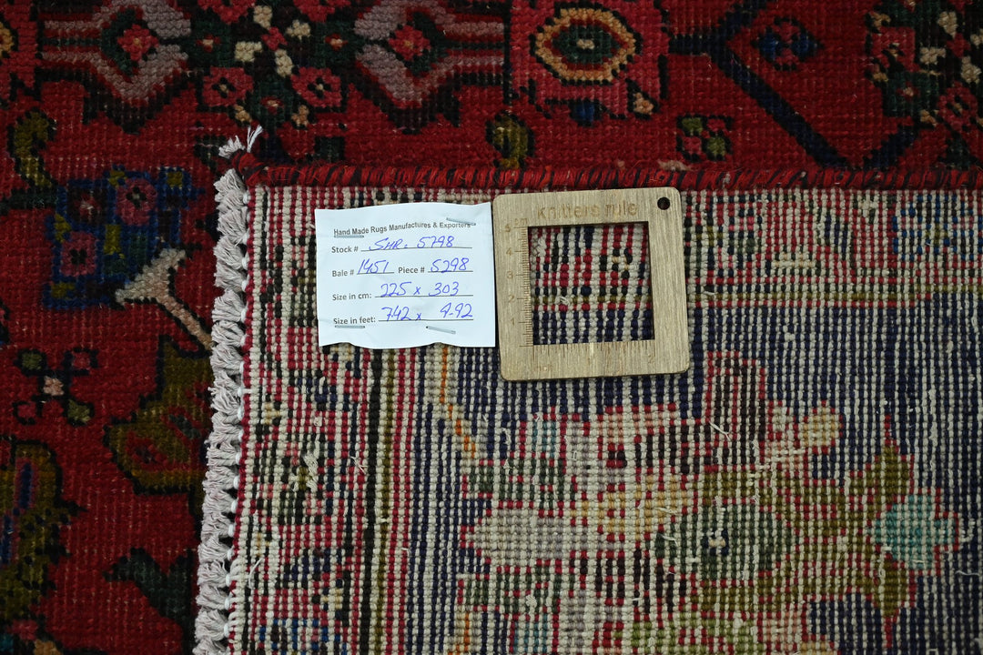 red Large rug 7' 5" x 9' 11"