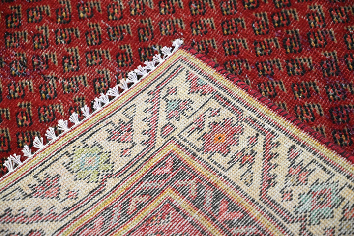 red Runner rug 3' 6" x 8' 10"