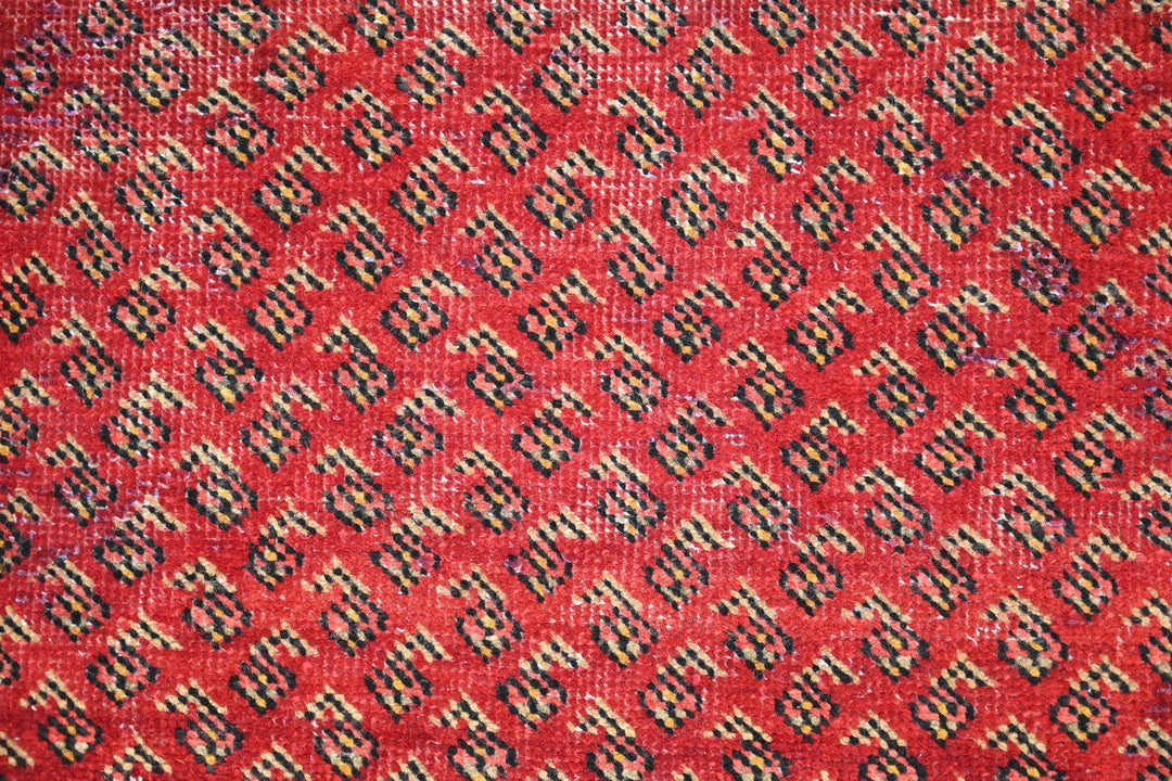 red Runner rug 3' 6" x 8' 10"