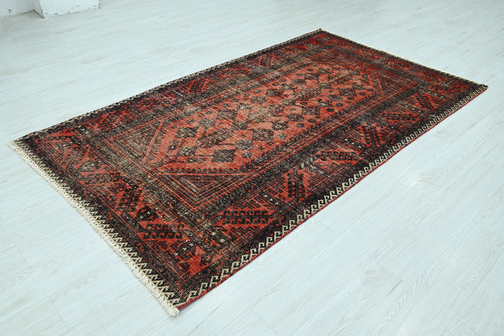 red Medium rug 4' 3" x 7' 9"