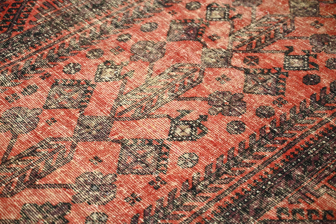 red Medium rug 4' 3" x 7' 9"