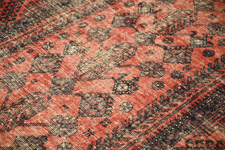 red Medium rug 4' 3" x 7' 9"