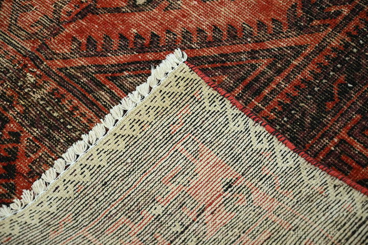 red Medium rug 4' 3" x 7' 9"