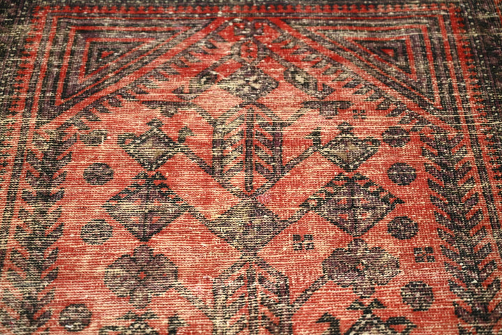 red Medium rug 4' 3" x 7' 9"