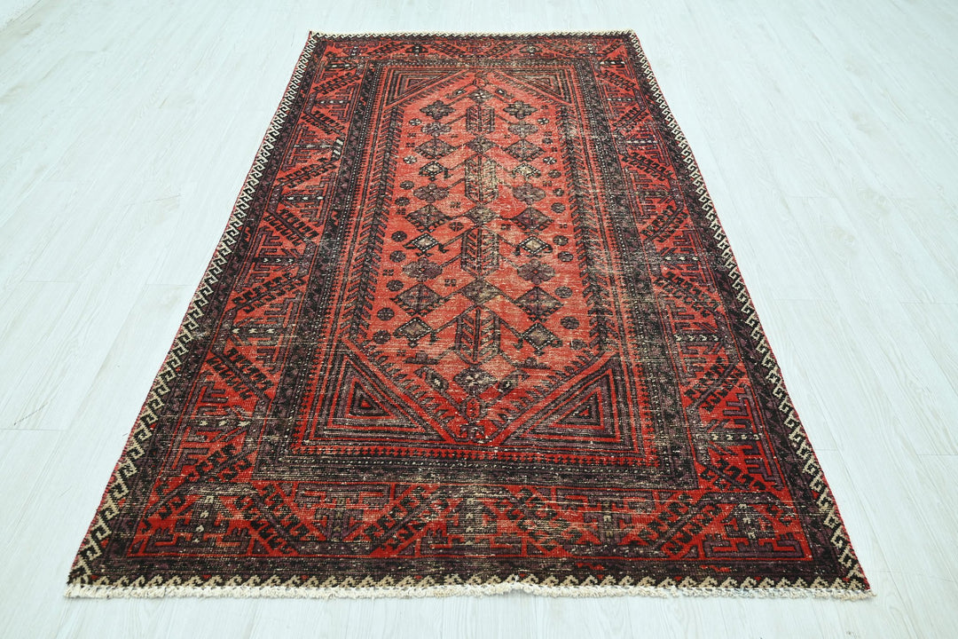 red Medium rug 4' 3" x 7' 9"