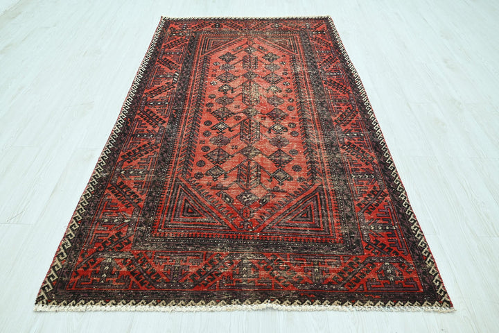 red Medium rug 4' 3" x 7' 9"