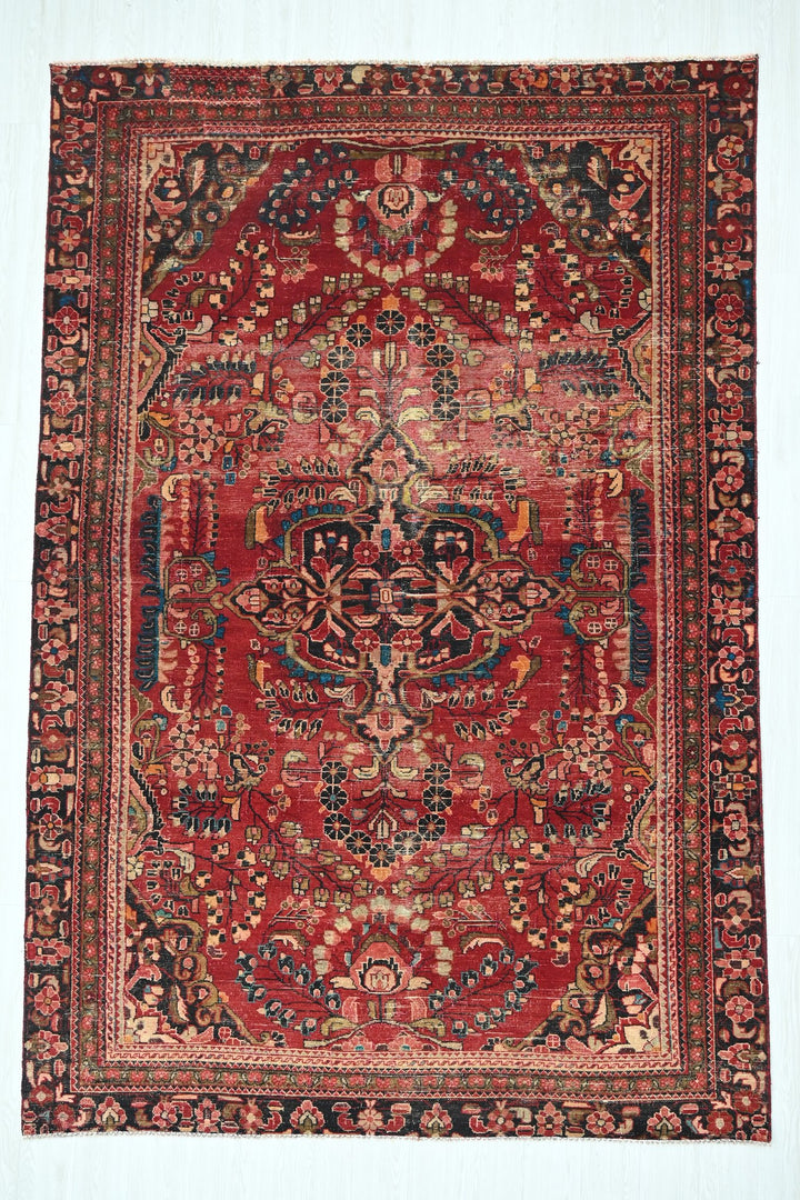 red Large rug 6' 7" x 9' 10"