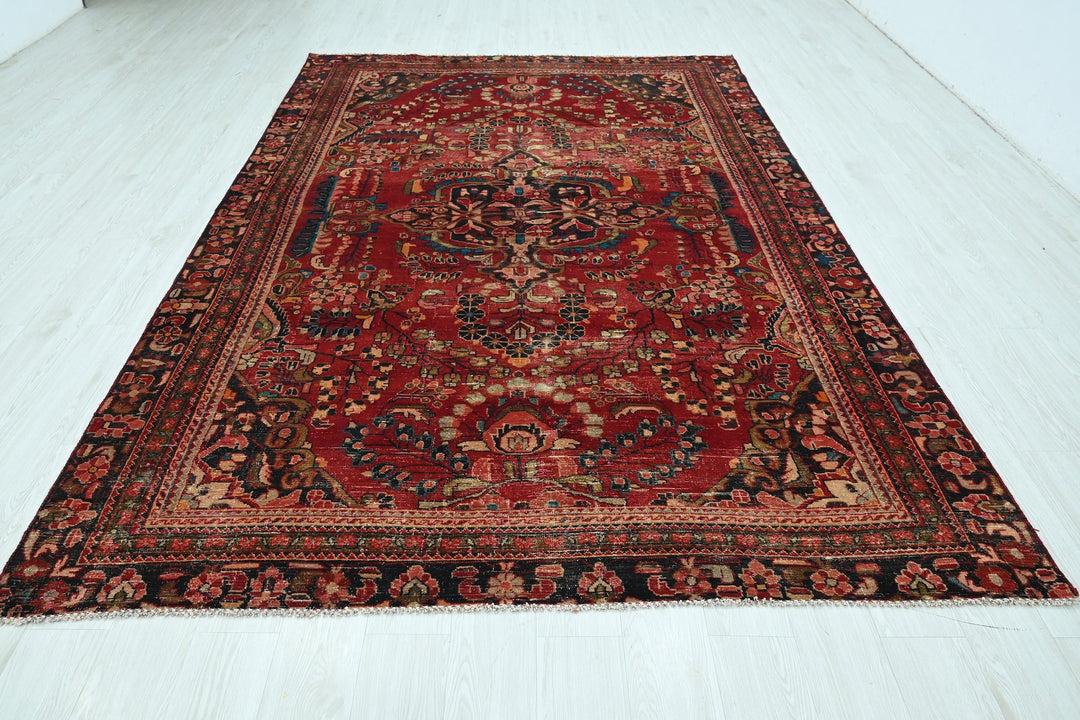 red Large rug 6' 7" x 9' 10"