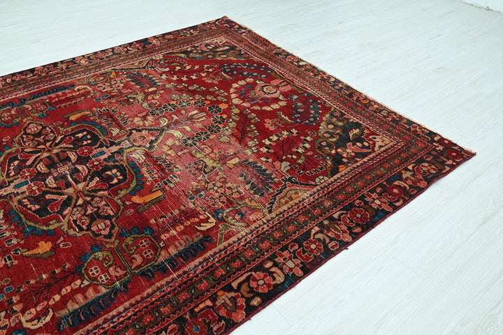 red Large rug 6' 7" x 9' 10"