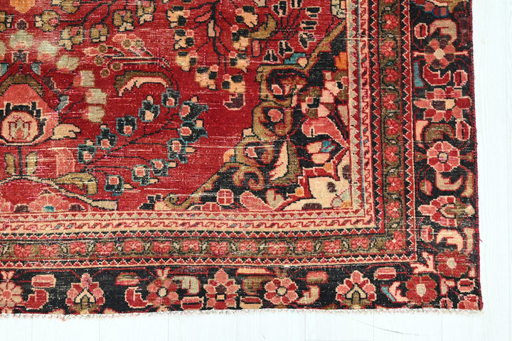 red Large rug 6' 7" x 9' 10"