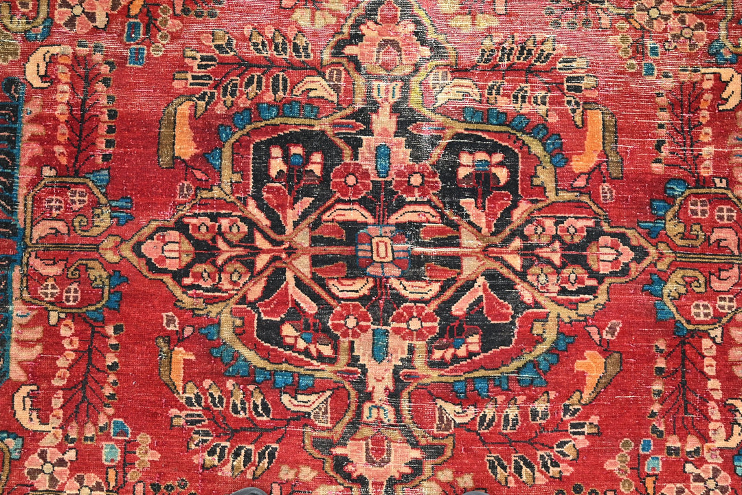 red Large rug 6' 7" x 9' 10"