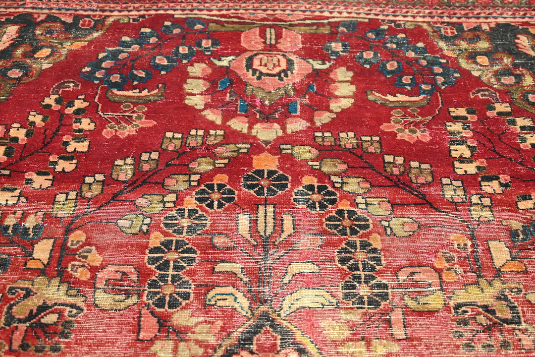 red Large rug 6' 7" x 9' 10"