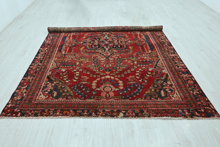 red Large rug 6' 7" x 9' 10"